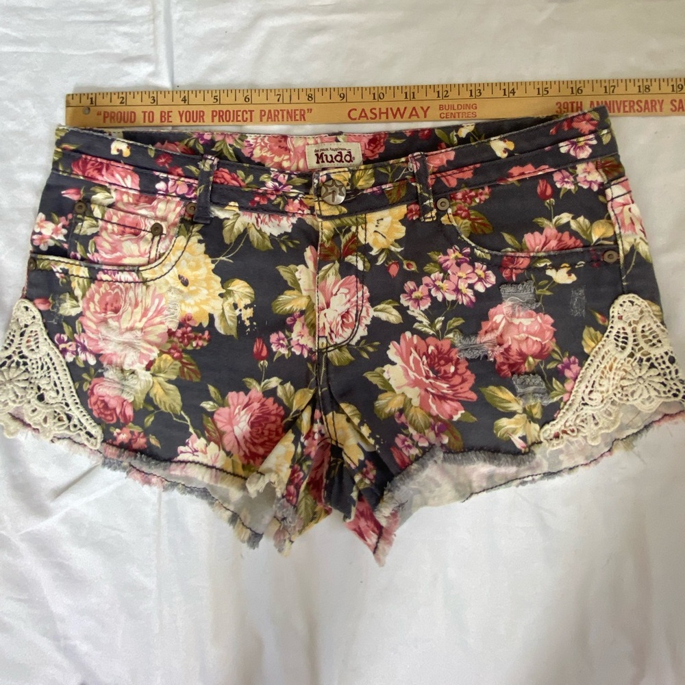 Mudd womens medium micro shorts grey floral cotton low rise boho lace whimsygoth - Picture 2 of 12